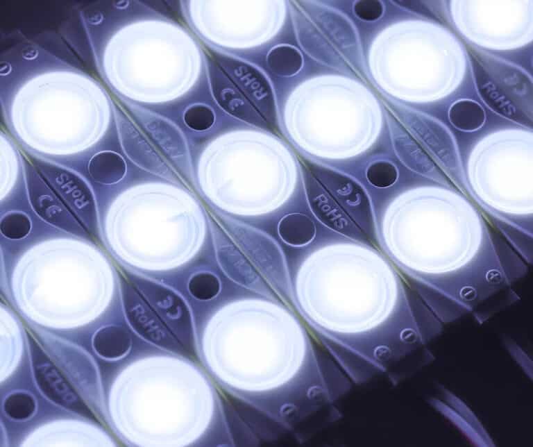 LED射出成形モジュールの品質を左右する要因とは？