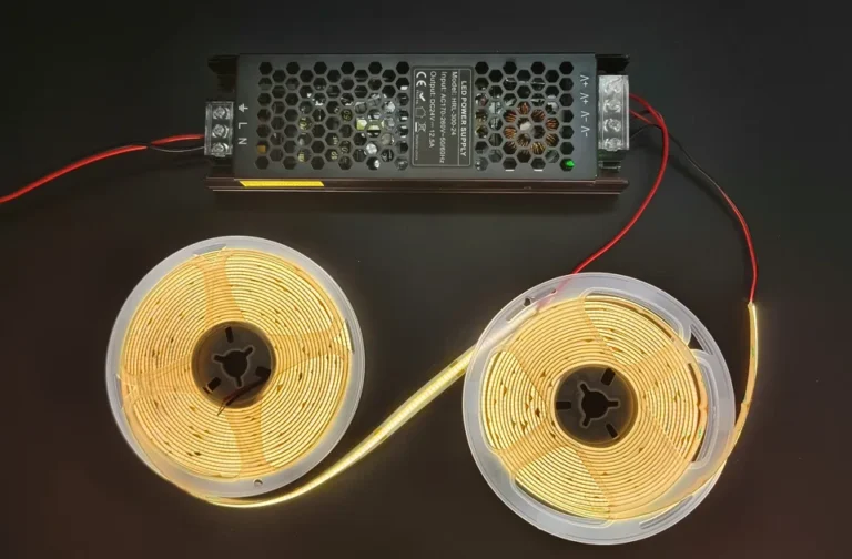 Comment connecter une bande de LED à une alimentation électrique ?