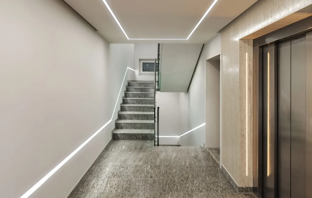 from ceilling to wall to floor LED linear light from ceilling to wall to floor LED linear light