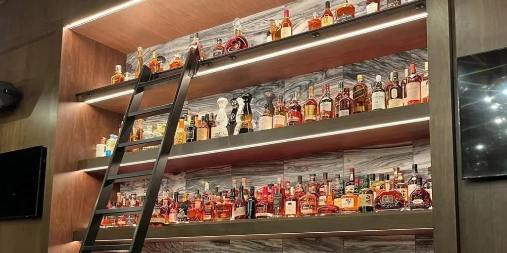 Bar-Restaurant-Shelf-Lighting-idea