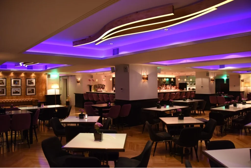 TRIAC dimming strip light in cafe TRIAC dimming strip light in cafe