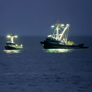 渔船上的表面鱼灯