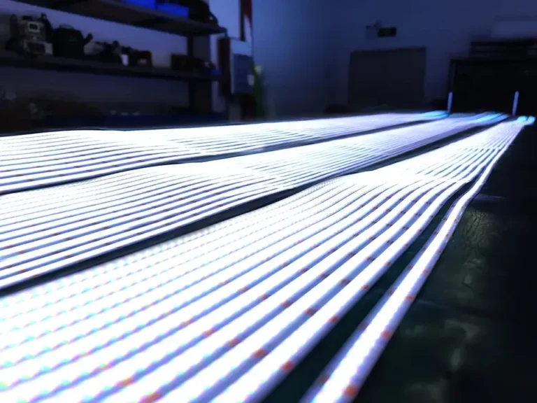 La prueba de durabilidad de 2200 horas revela diferencias de mantenimiento de lumen y confiabilidad de las marcas de tiras LED COB