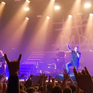 stage-lighting-spotlights-concert