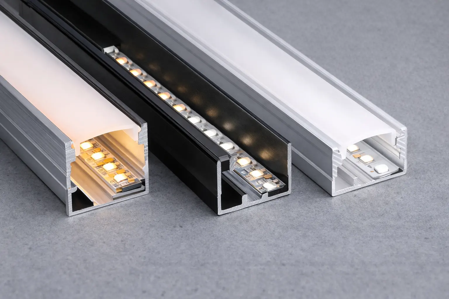 Tira LED instalada dentro de canal de aluminio LED para gestión térmica