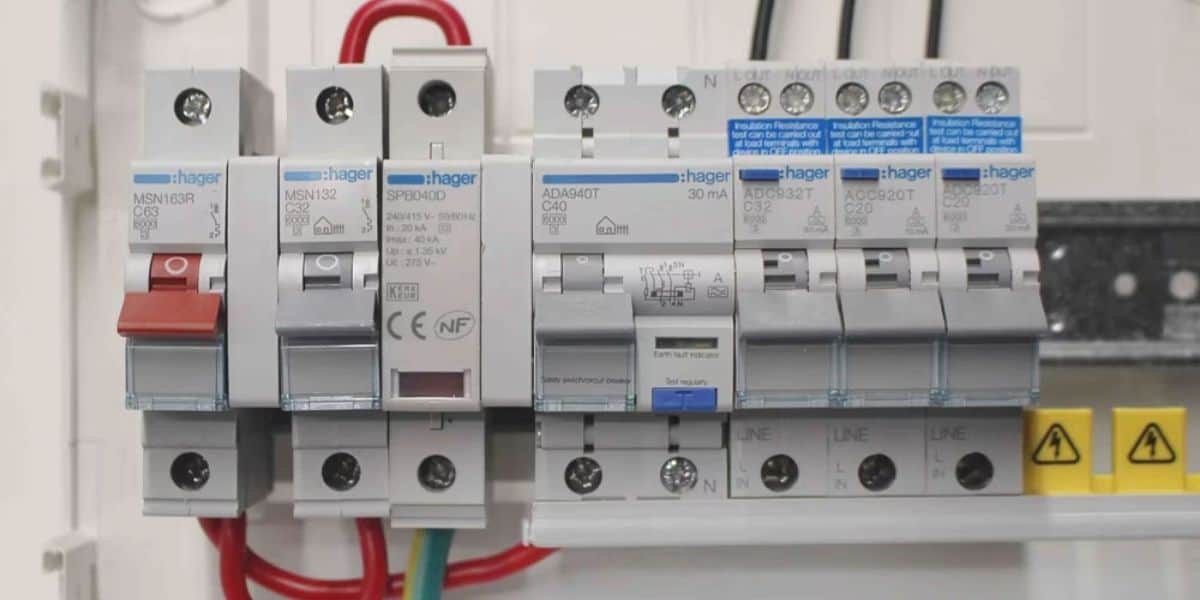 อุปกรณ์ป้องกันไฟกระชาก อุปกรณ์ป้องกันไฟกระชาก